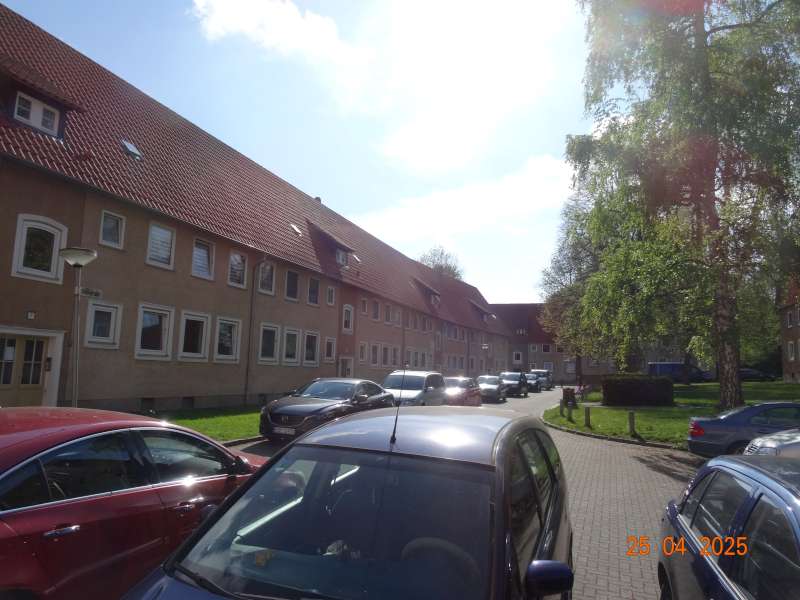Abb. 9 In Straßen ohne Leerstände dominieren Pkw das Straßenbild