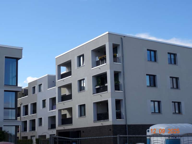 Bild 6: In die Fassade integrierte Balkone