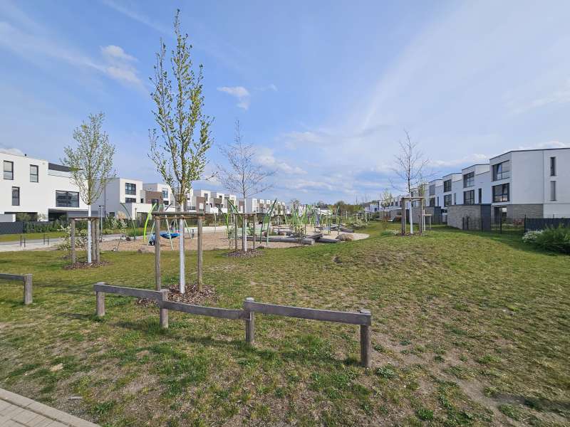 Wiesenanger und Spielplatz